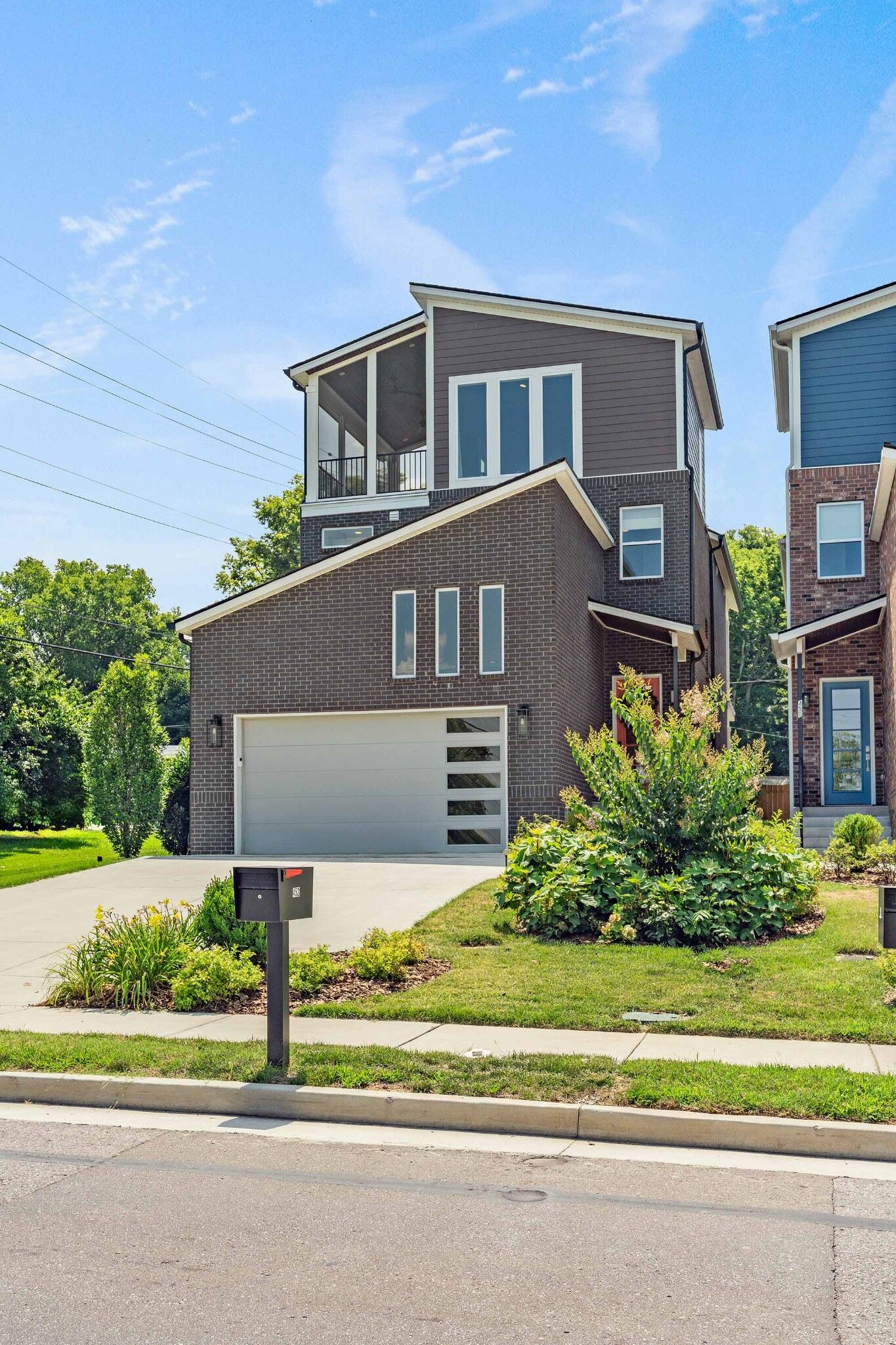 Property Photo:  452 Annex Avenue  TN 37209 