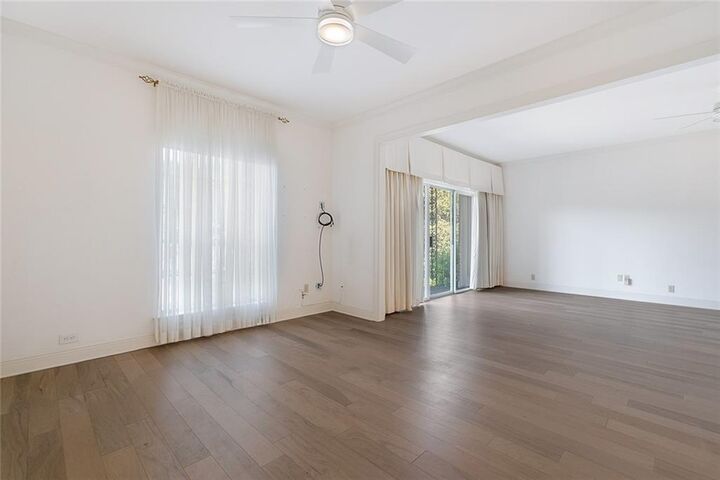 Property Photo: 801 Rue Burgundy 218 LA 70005