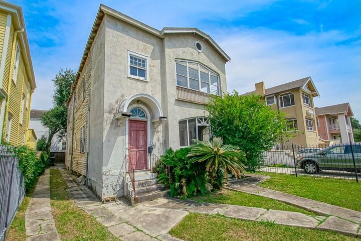 Property Photo:  7833 S Claiborne Avenue  LA 70125 