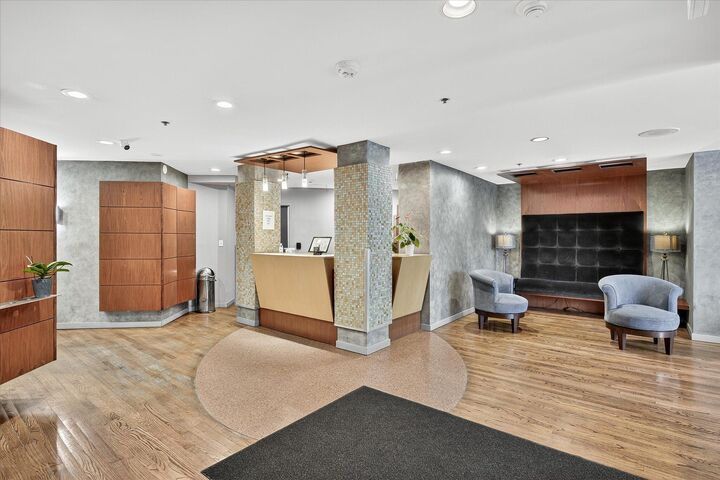 Property Photo:  3131 Excelsior Boulevard 202  MN 55416 