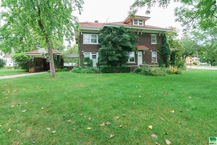 Property Photo:  2423 Jackson St  IA 51104 