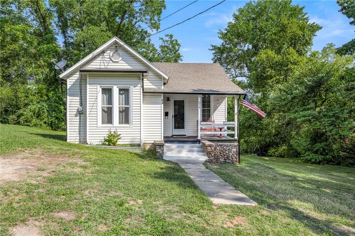 314 W McKinney Street  Neosho MO 64850 photo