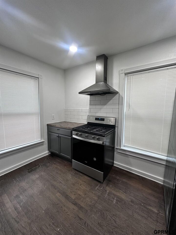Property Photo:  3304 Davenport Street  NE 68131 