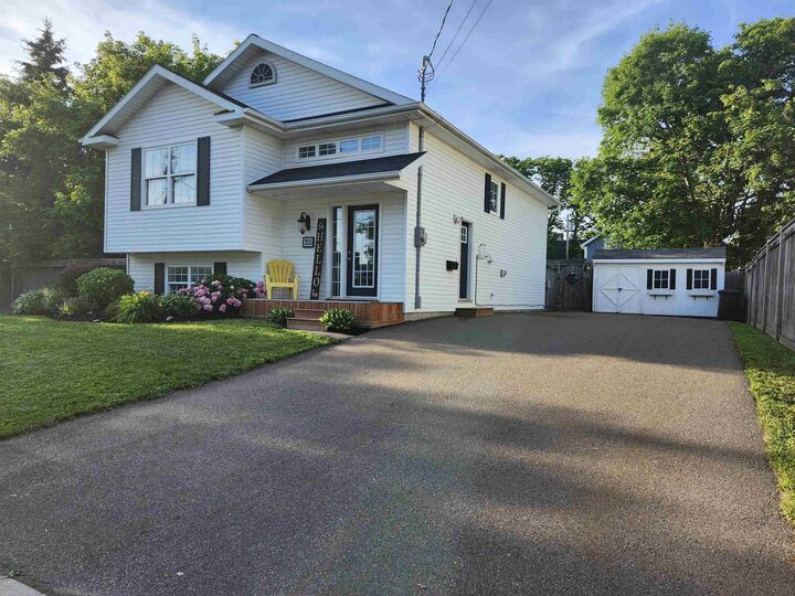 Property Photo:  355 Willow Avenue  PE C1N 2B2 