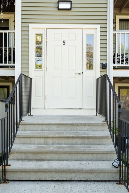 Property Photo: 5 Bridgeview Cir 22 MA 01879