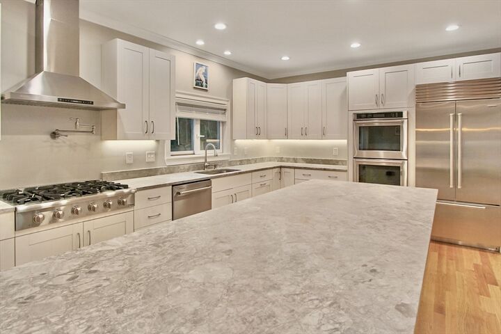 Property Photo:  22 Austin Ln  NH 03049 