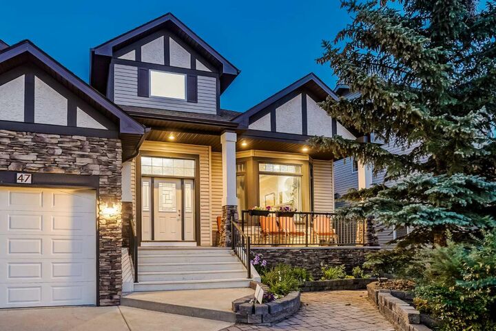 Property Photo:  47 Rockywood Circle NW  AB T3G 5W2 