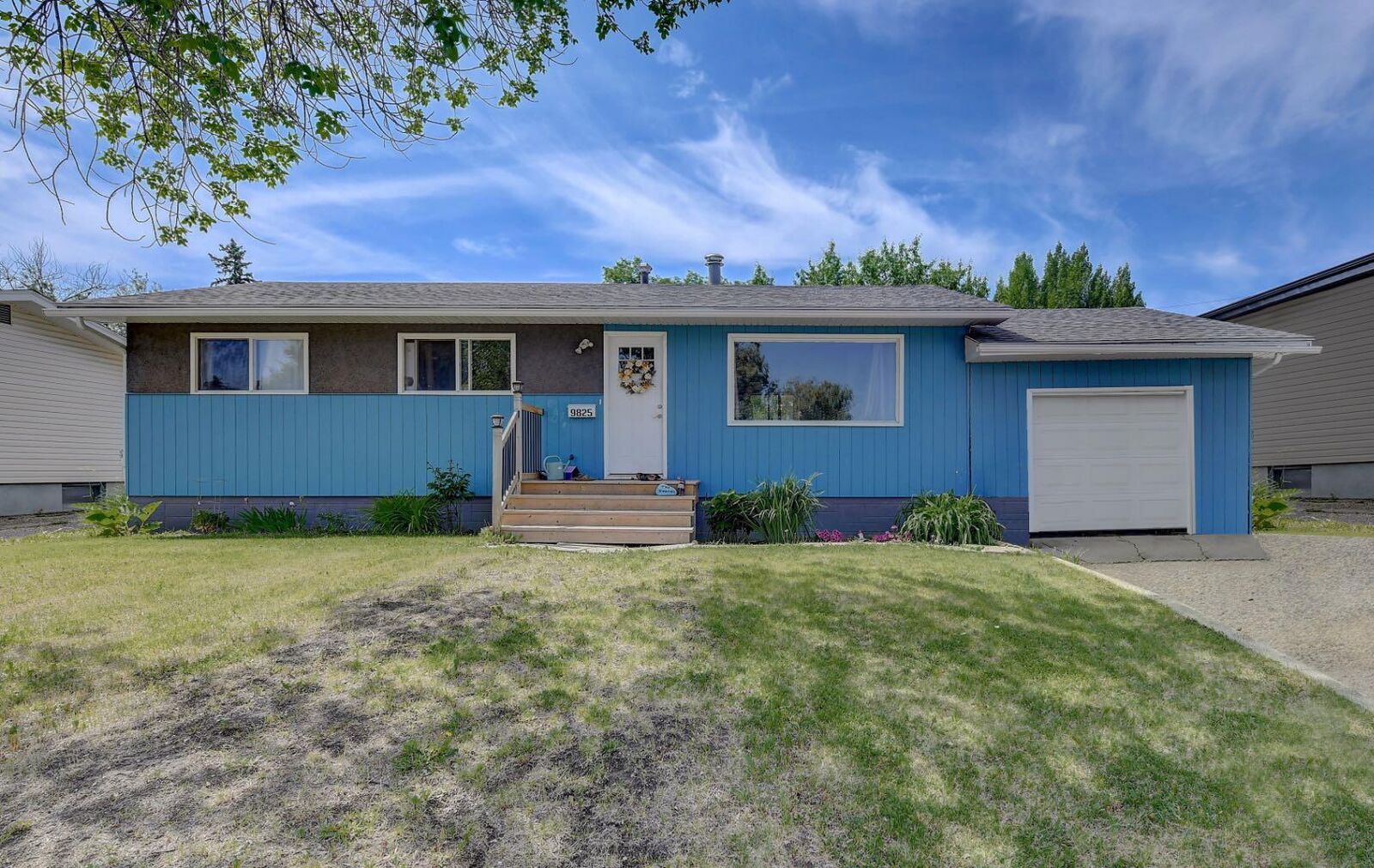 Property Photo:  9825 91 Avenue  AB T8V 0G1 