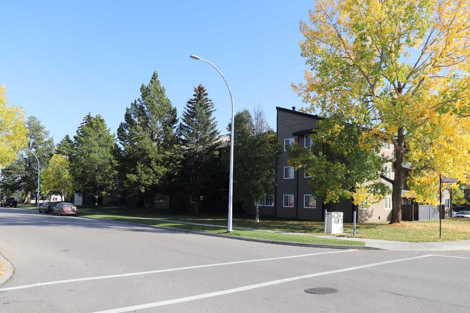 Property Photo: 5611 10 Avenue 201A AB T7E 1R4
