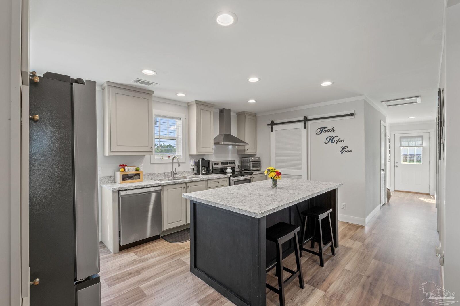 Property Photo: 6501 Wiley Ates Rd FL 32570