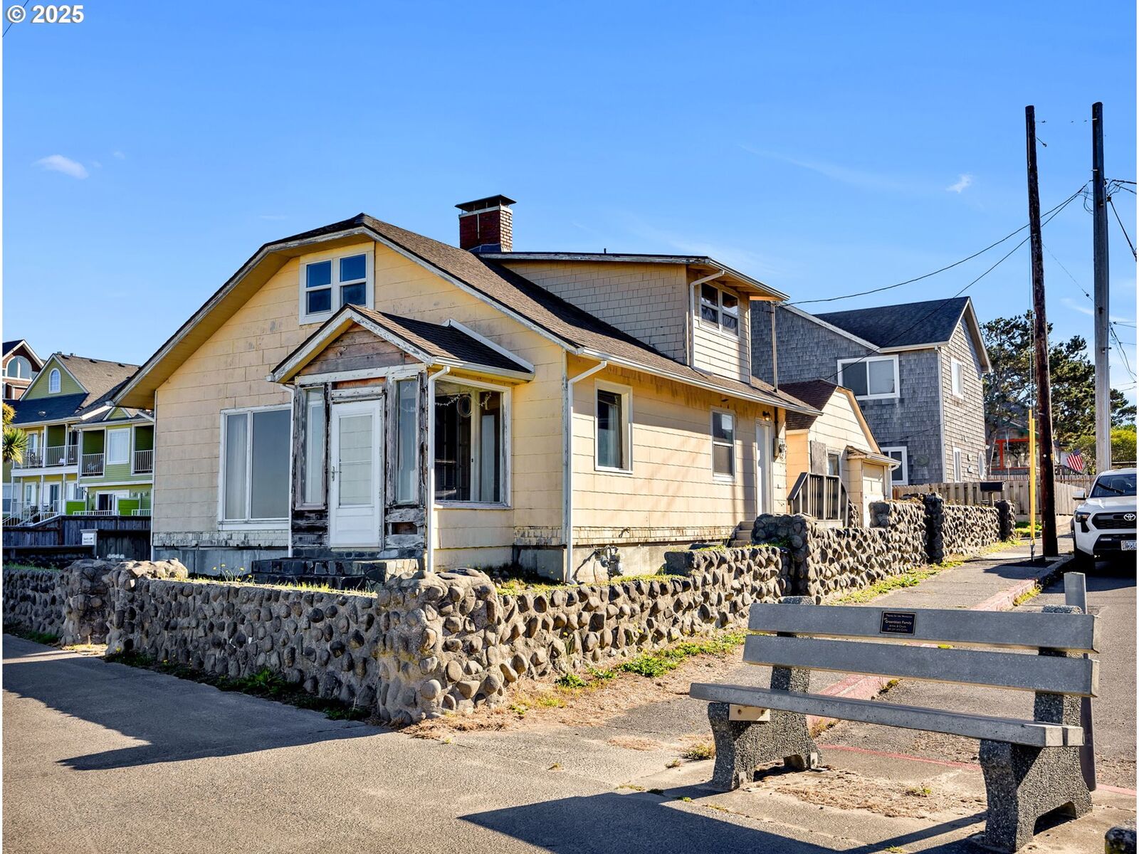 Property Photo:  804 N Prom  OR 97138 