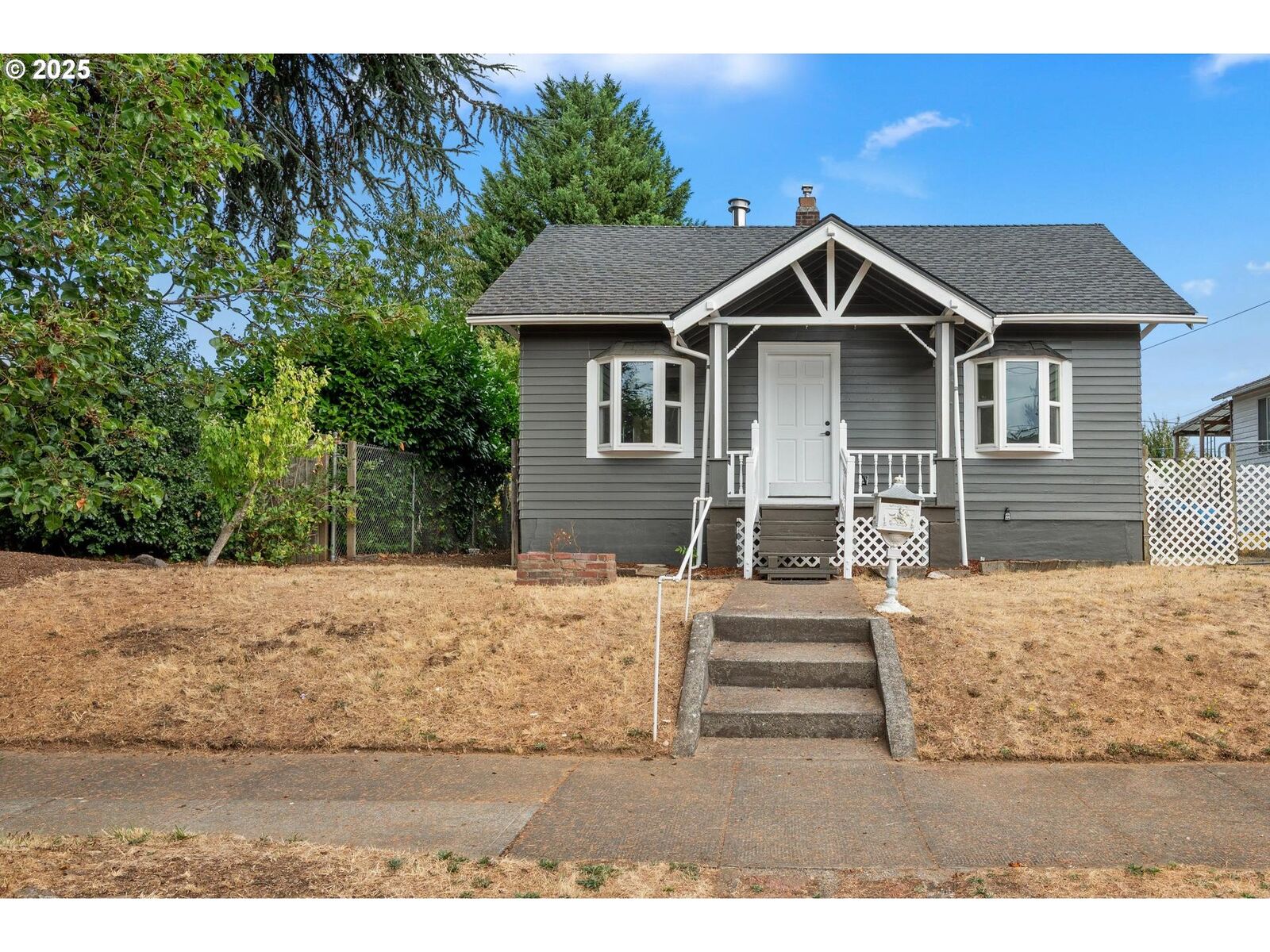 Property Photo:  5717 N Syracuse St  OR 97203 