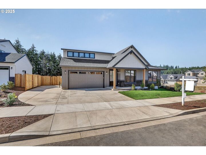 Property Photo: 105 Wild Duck Run NE OR 97381