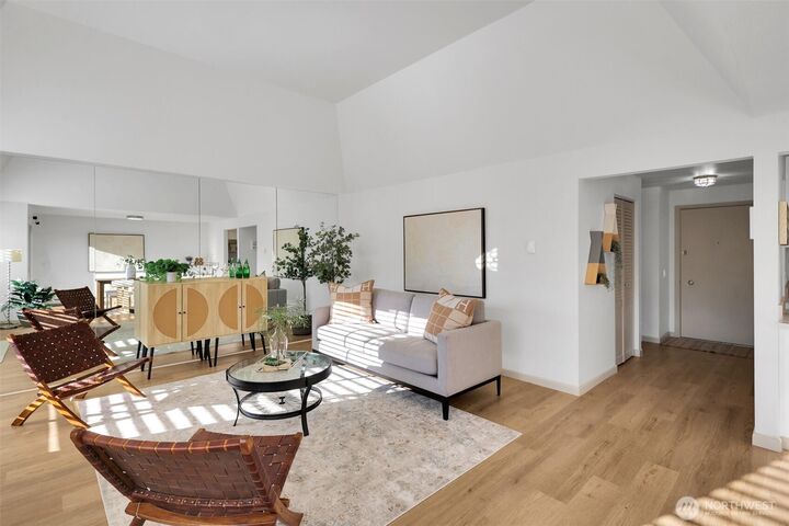 Property Photo: 10218 NE 16th Street Q-7 WA 98004