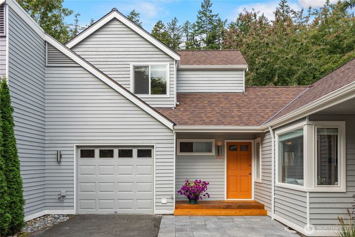 Property Photo:  645  Madison Avenue N  WA 98110 