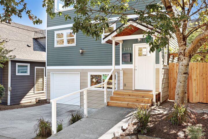 Property Photo:  2111 E Pine Street  WA 98122 