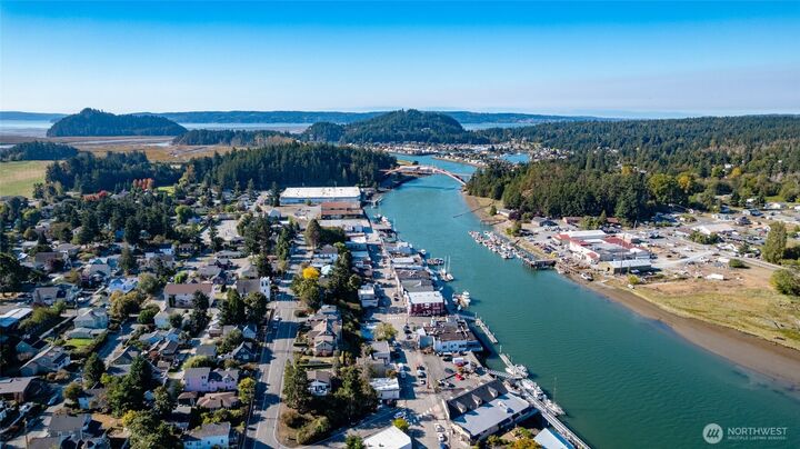Property Photo: 206 Dalan Place WA 98257