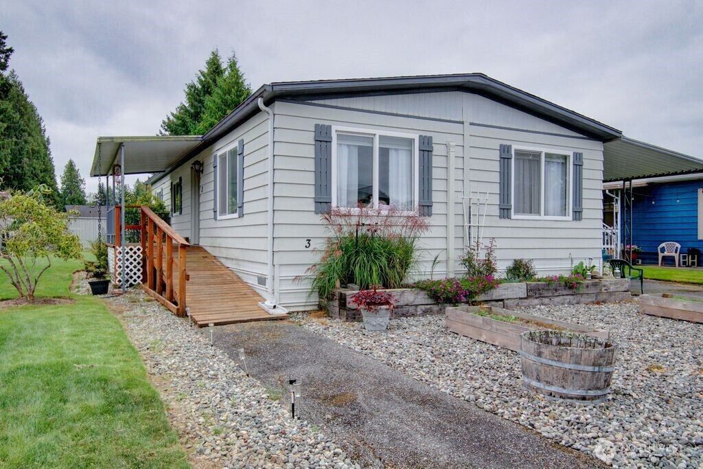 Property Photo: 920 Maple Lane 3 WA 98284