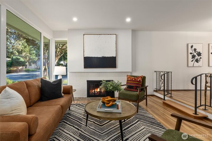 Property Photo:  915  145th Place SE  WA 98007 