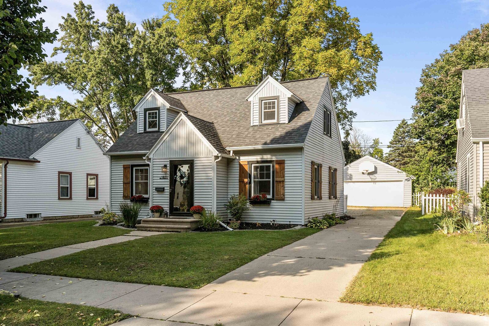 Property Photo: 1821 N Harriman Street WI 54911-2722