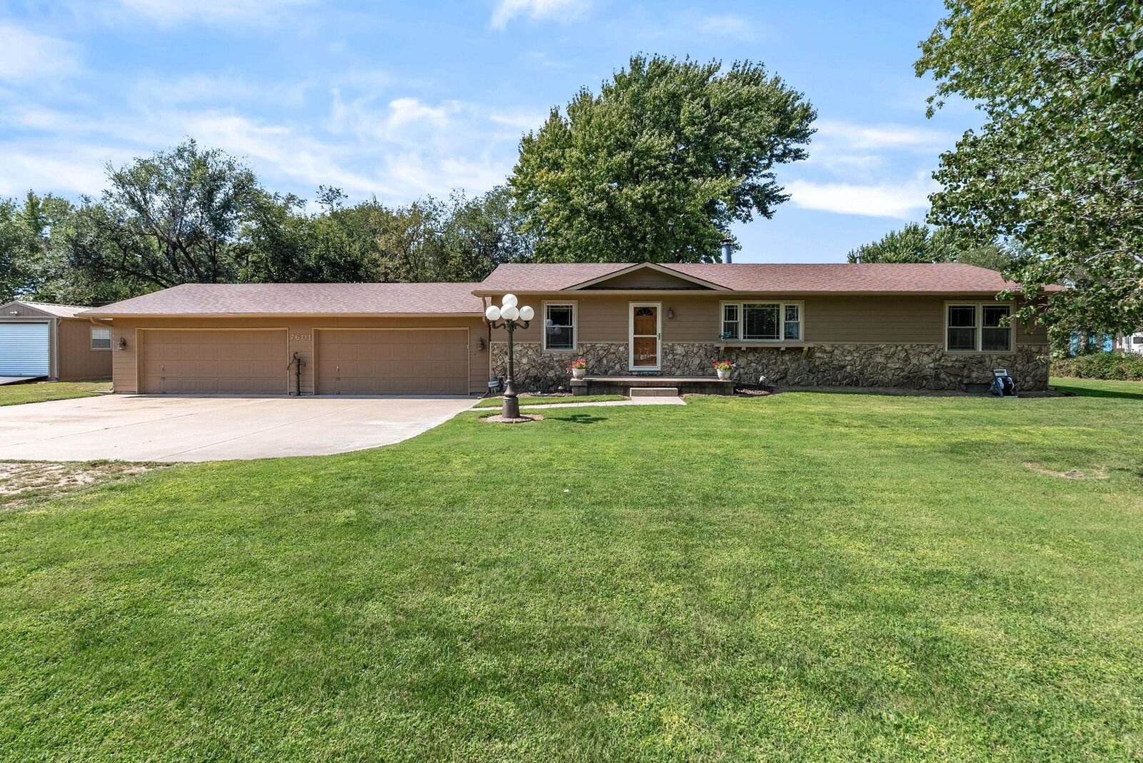 Property Photo: 7601 S Pattie St KS 67060-2243