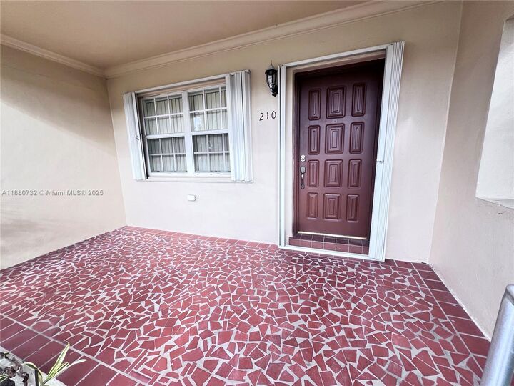 Property Photo:  2101 SW 81st Ave  FL 33155 