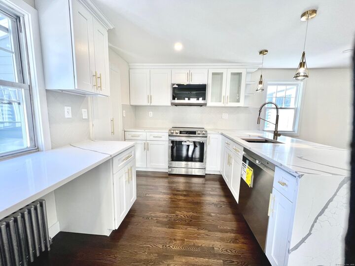 Property Photo:  46 Silvermine Avenue  CT 06850 