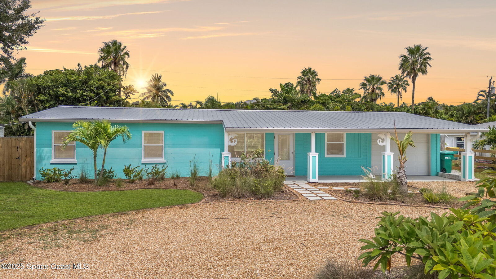 Property Photo: 320 Avenida De La Vista FL 32903