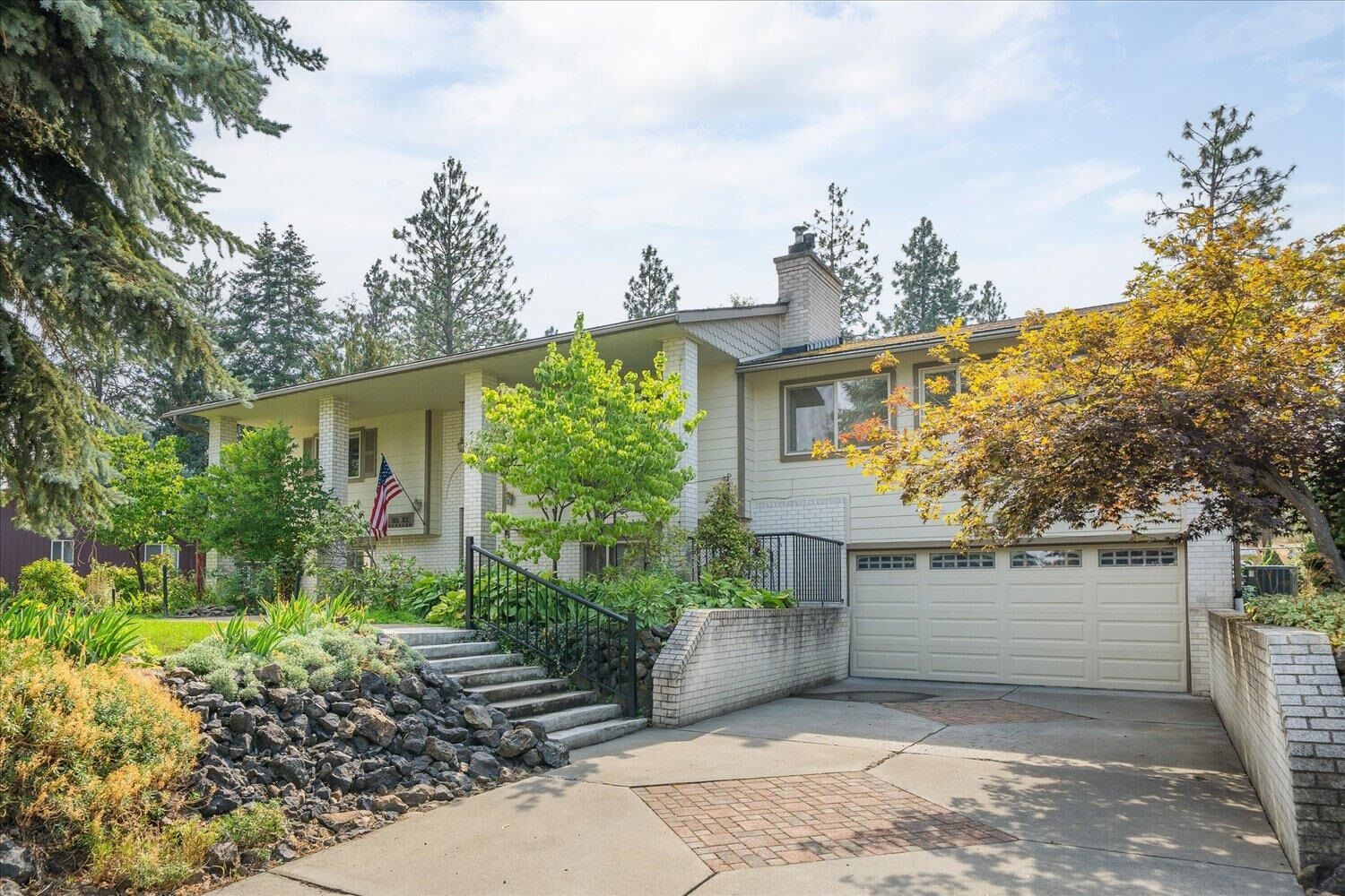 Property Photo:  2925 W 17th Ave  WA 99224 