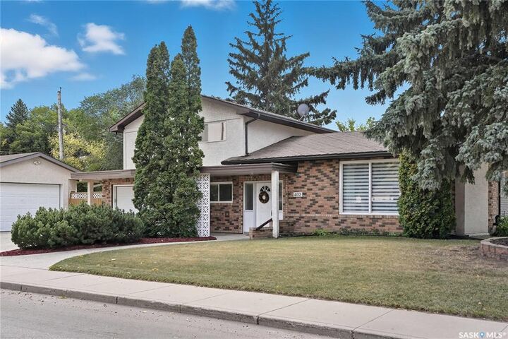 Photo de la propriété: 402 Witney Avenue S SK S7L 3M7