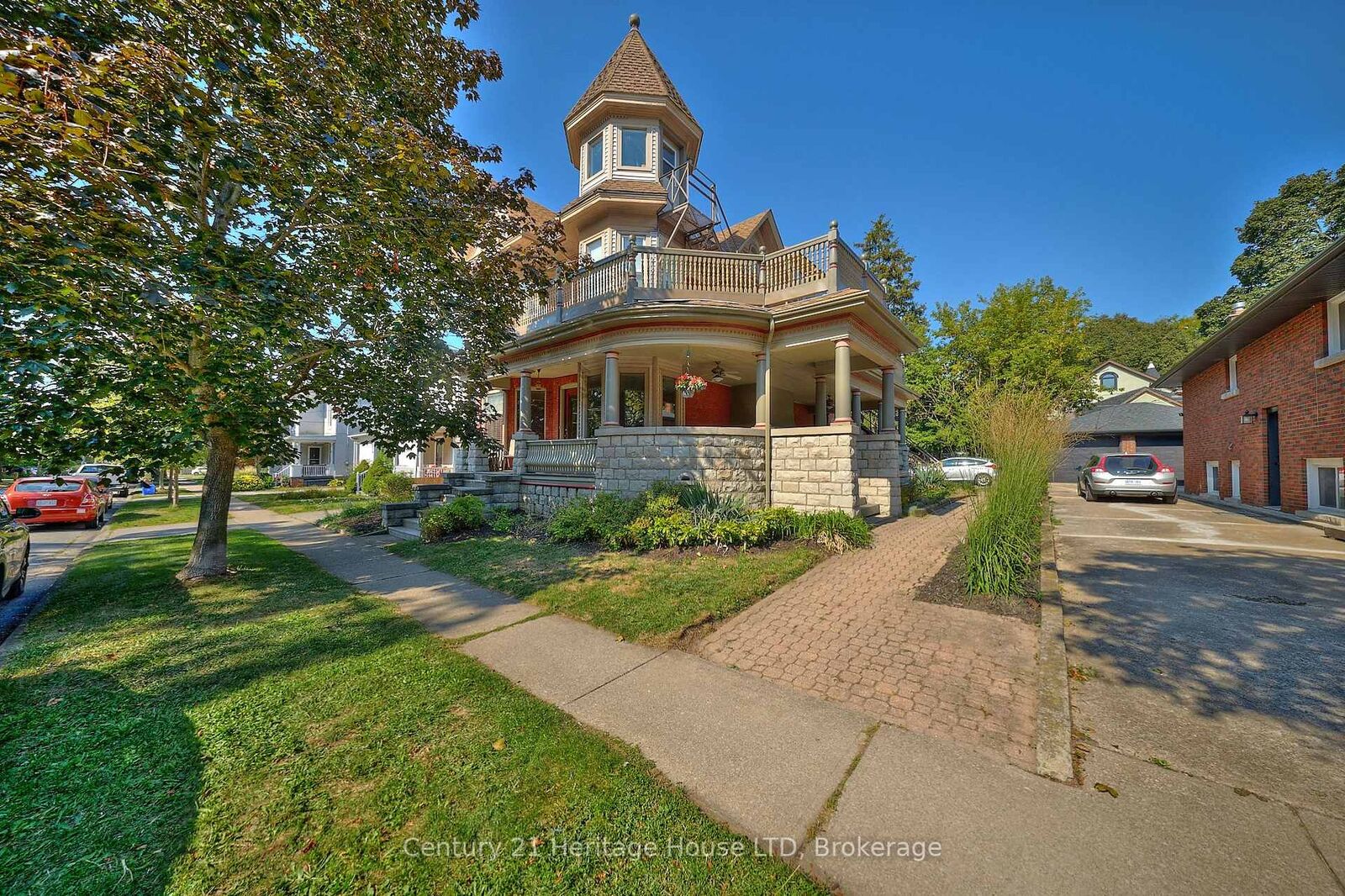 Property Photo:  8 Montebello Place  ON L2R 6B6 