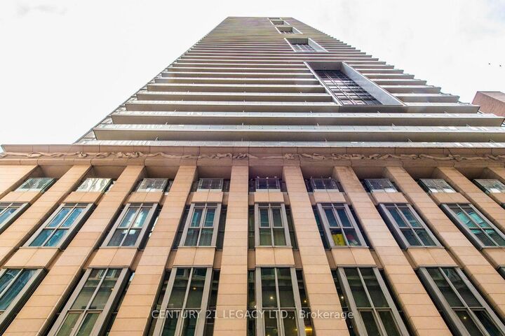 Photo de la propriété:  70 Temperance Street 4201  ON M5H 4E8 