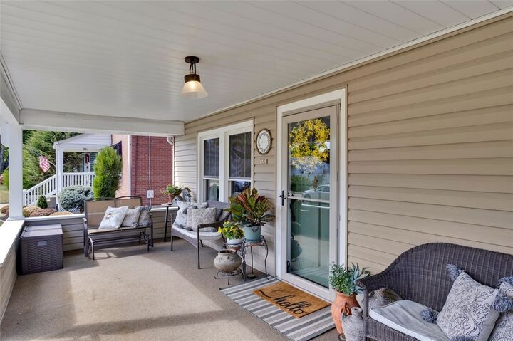 Property Photo:  1725 Pleasant Ave  PA 15068 