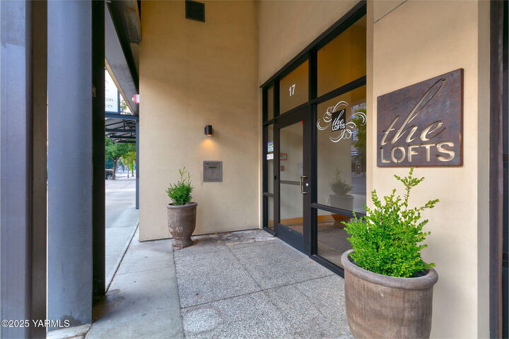 Property Photo:  17 N 3rd St 401  WA 98901 