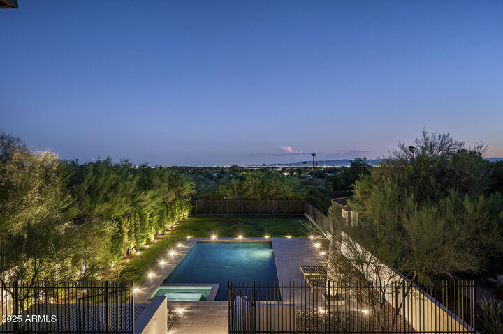 Property Photo: 3977 E Paradise View Drive AZ 85253