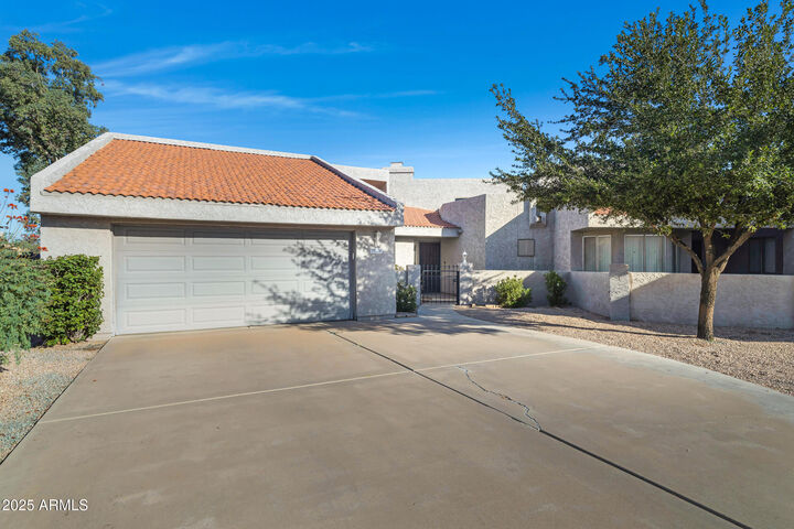 Property Photo:  792 W El Monte Place 8  AZ 85225 