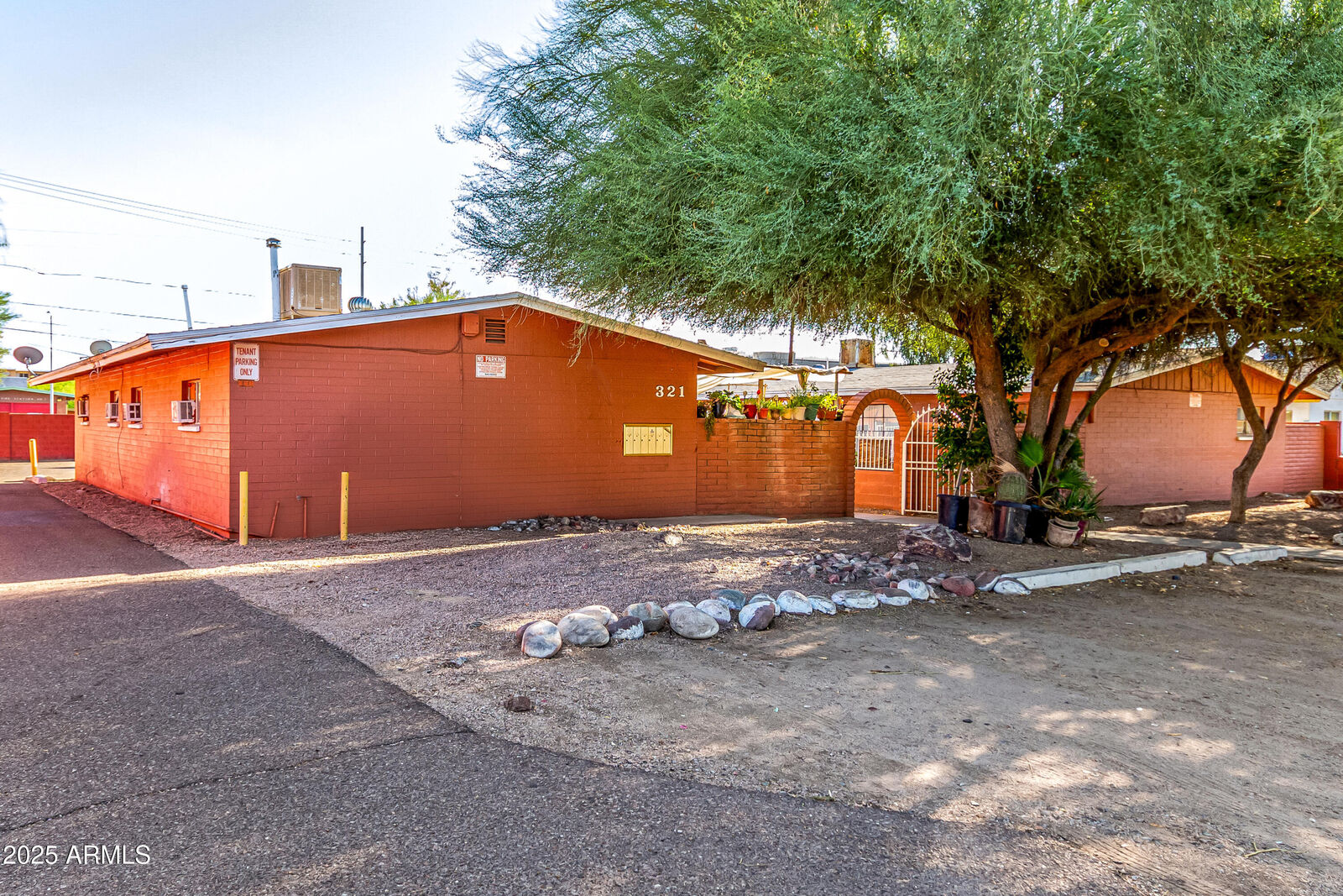 Property Photo:  321 E Carol Avenue  AZ 85020 