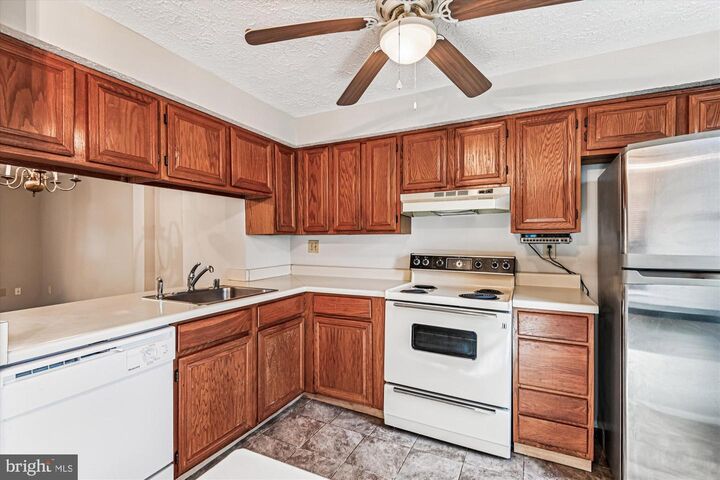 Property Photo: 5995 Rowanberry Drive 10H MD 21075