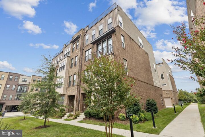 Property Photo:  14426 Beckett Glen Circle 906  VA 20151 