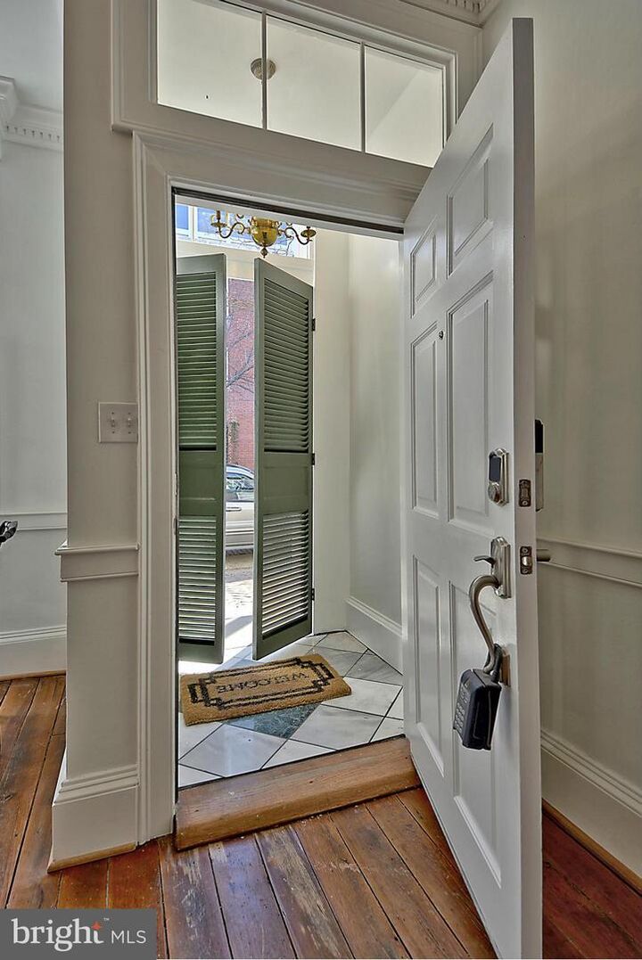 Property Photo:  215 Prince Street  VA 22314 