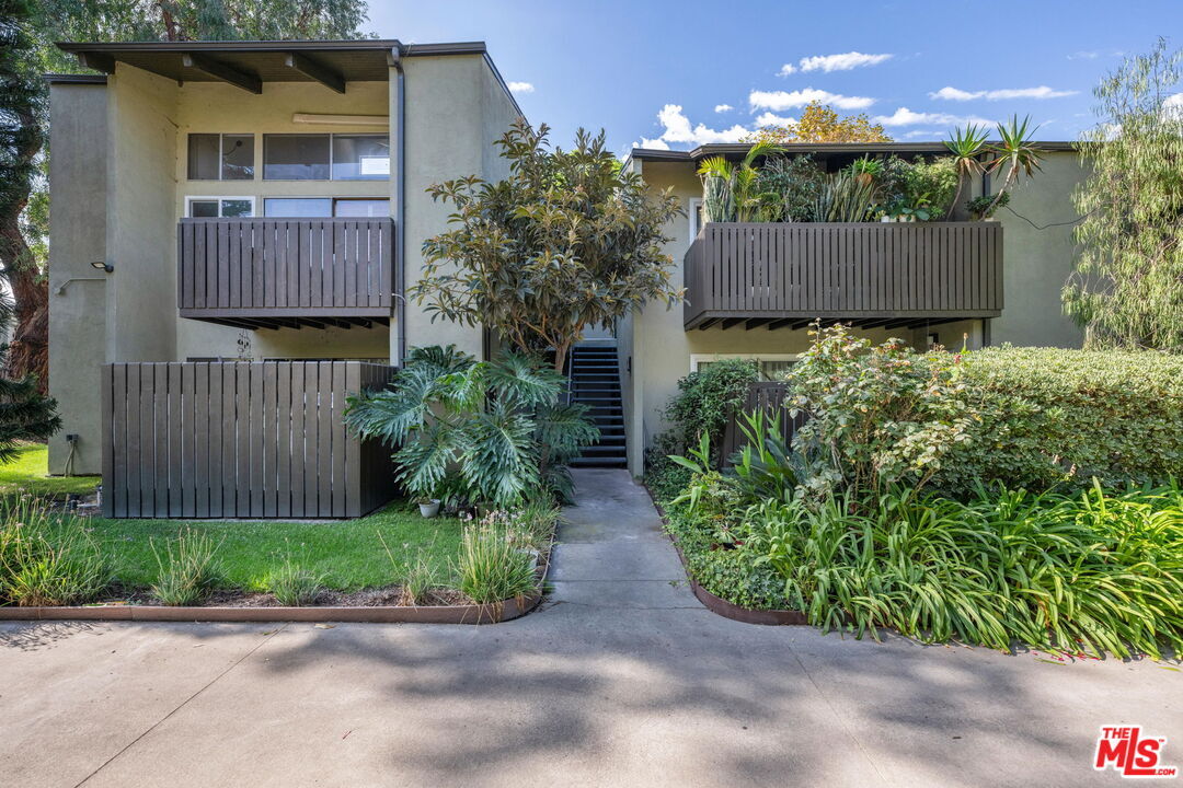 Property Photo: 4905 Indian Wood Rd CA 90230