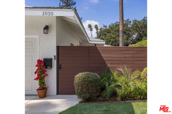 Property Photo:  1035 N Hudson Ave  CA 91104 