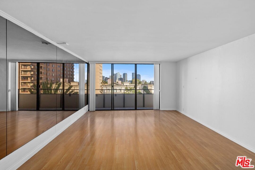 Property Photo:  10535 Wilshire Blvd  CA 90024 