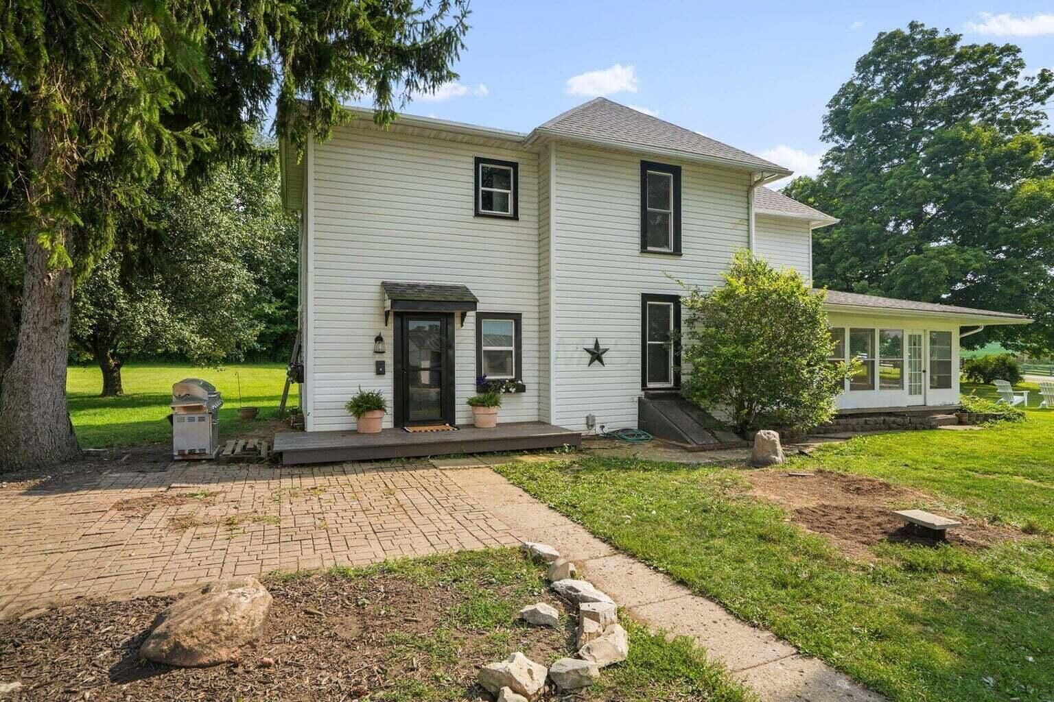 Property Photo:  10 Mount Zion NW Road  OH 43130 