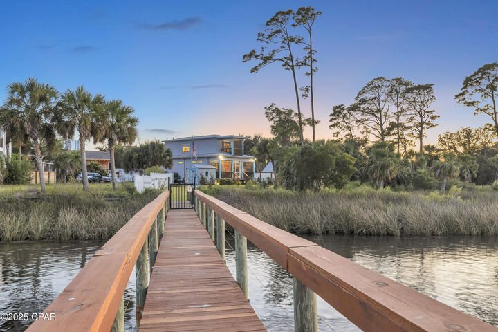 Property Photo: 3530 Treasure Circle FL 32408