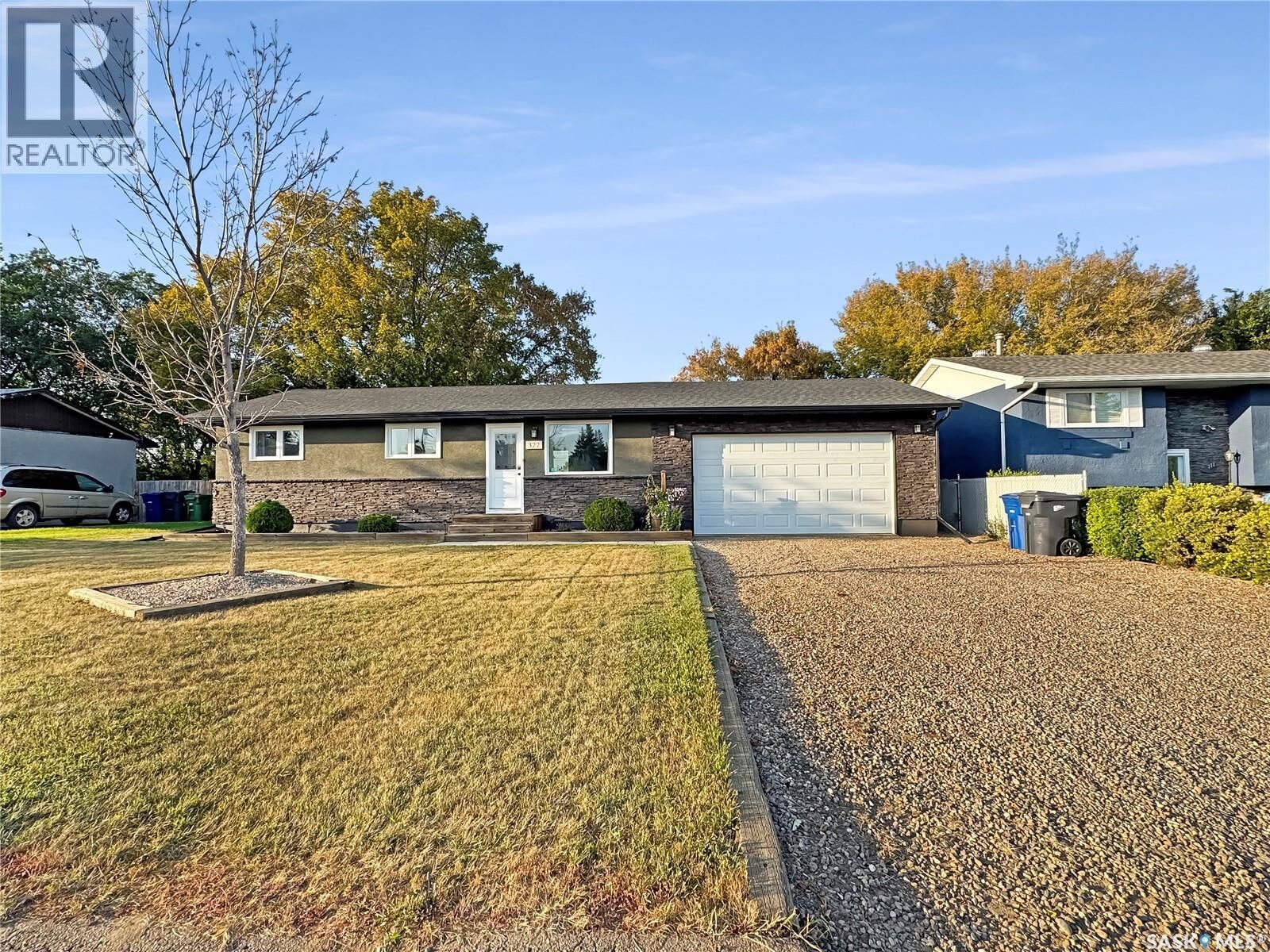 Property Photo:  322 33rd Street  SK S0M 0E0 