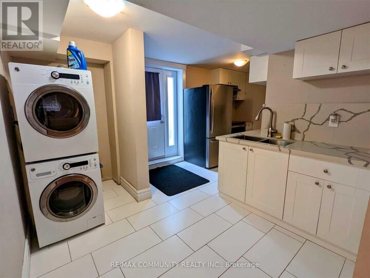 Property Photo:  837 Glenrush Street  ON L1J 5E7 