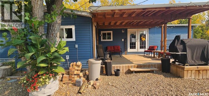 Property Photo:  1204 Dominion Street  SK S0N 2V0 