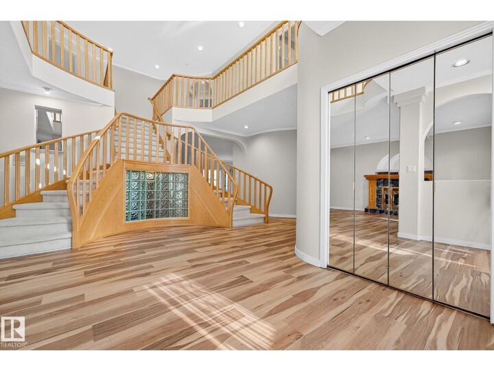 Property Photo:  106 Farnell Cl NW  AB T6R 2E4 