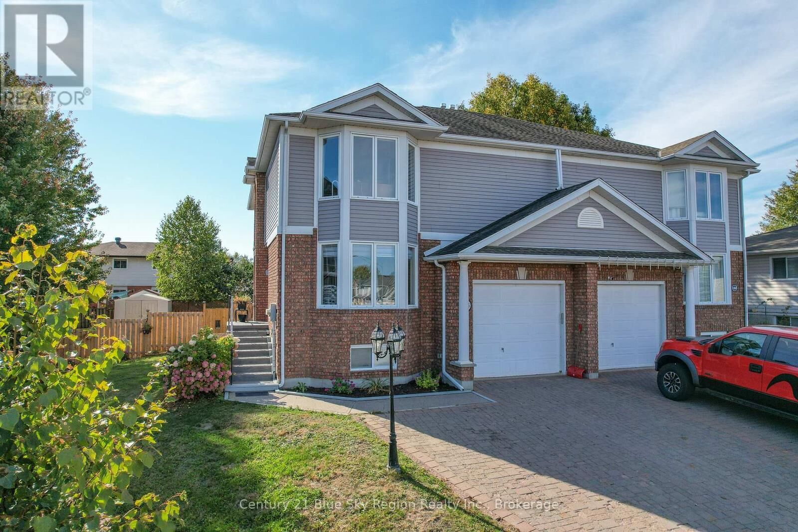 Photo de la propriété:  166 Cloverbrae Crescent  ON P1A 4J3